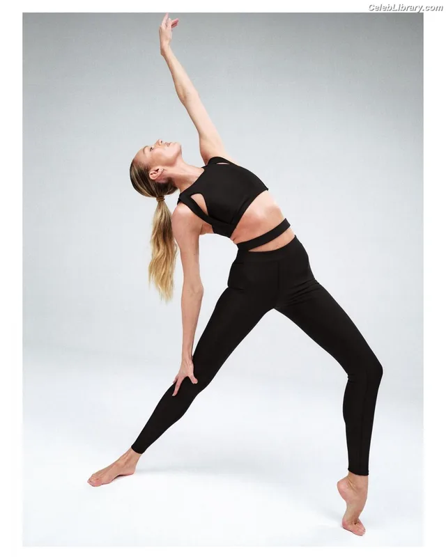 Candice Swanepoel photo 1 of 1944