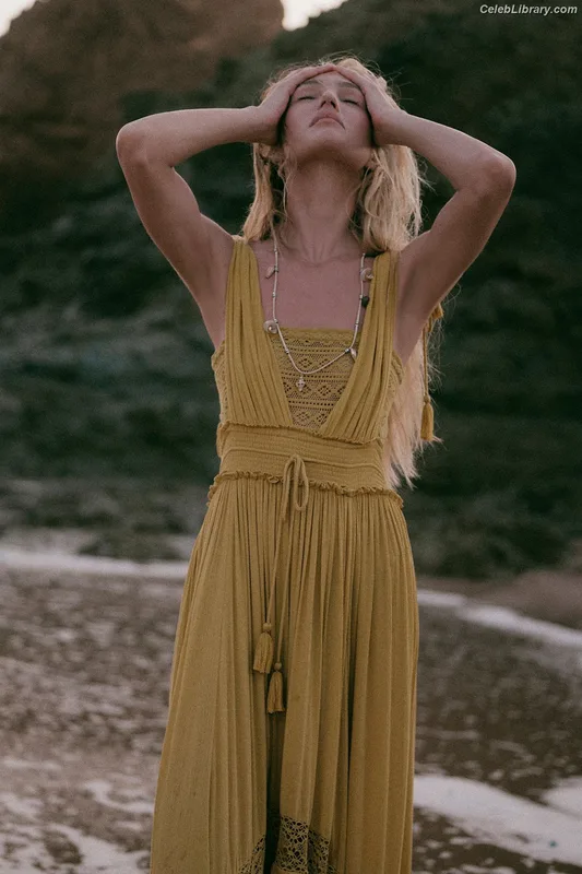 Candice Swanepoel photo 11 of 1944