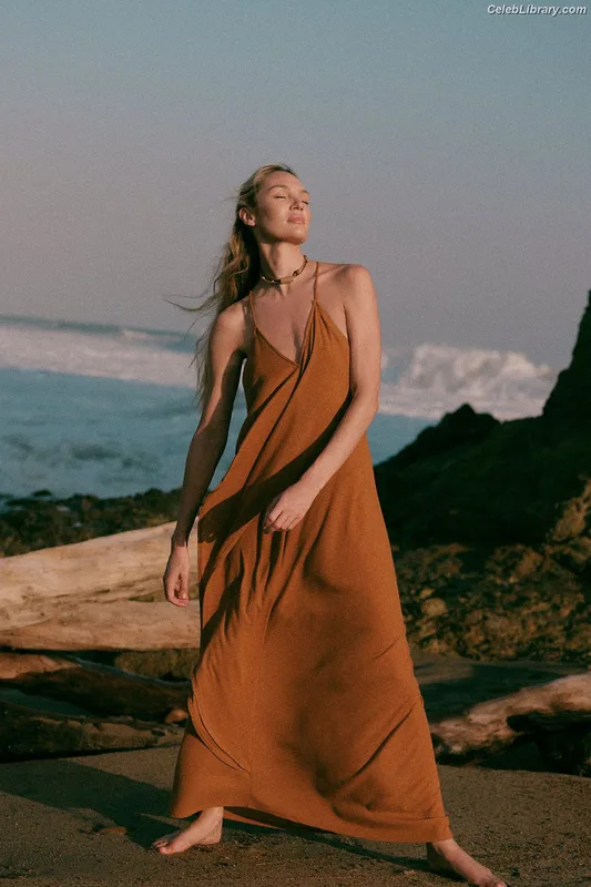 Candice Swanepoel photo 13 of 1944