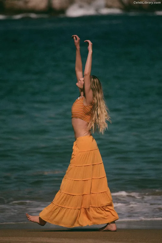 Candice Swanepoel photo 20 of 1944