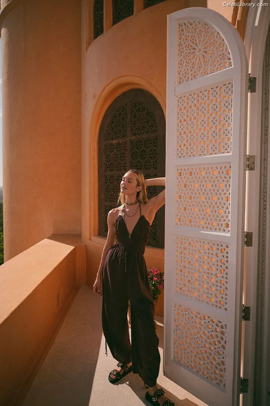 Candice Swanepoel photo 23 of 1944