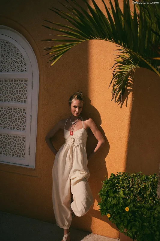 Candice Swanepoel photo 3 of 1944