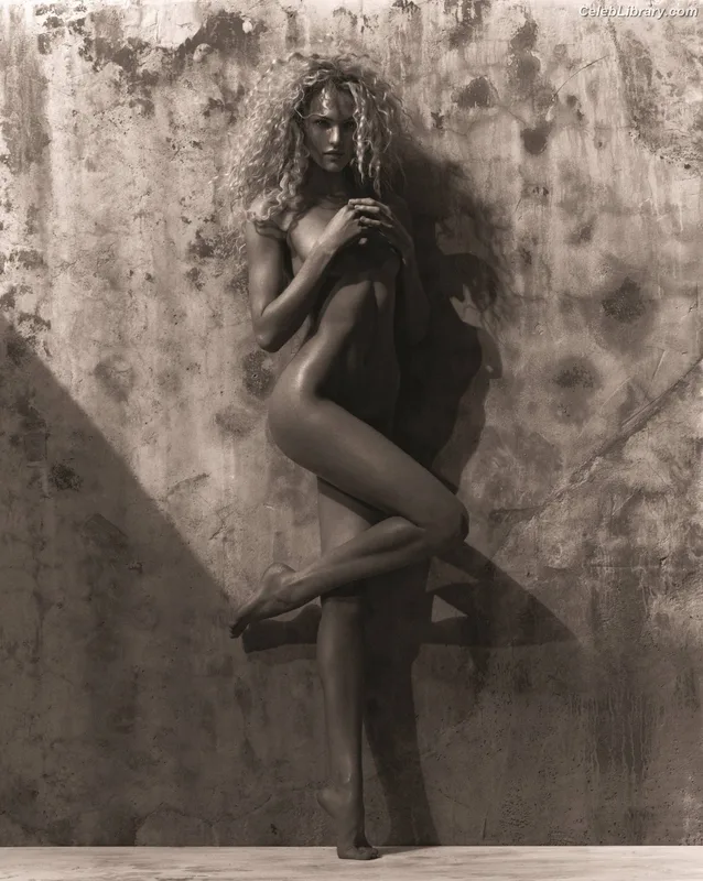 Candice Swanepoel photo 14 of 1944