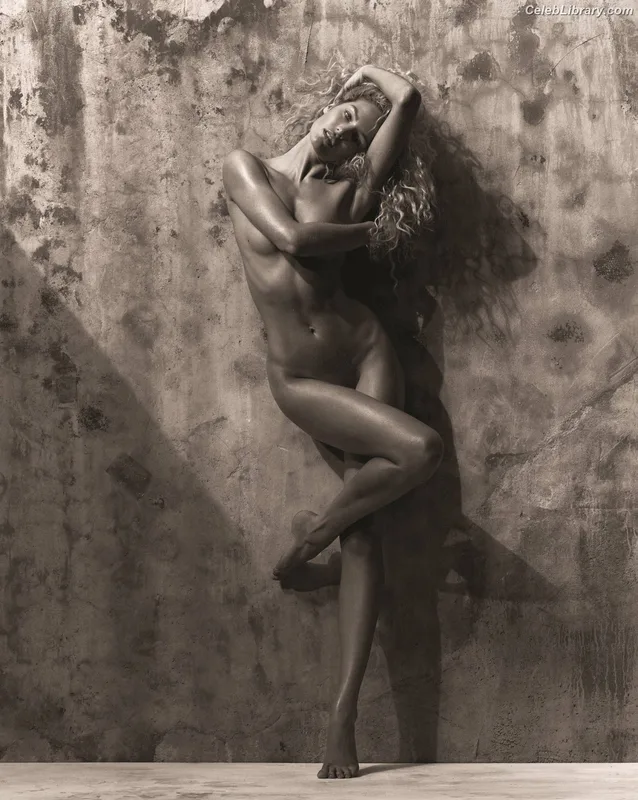Candice Swanepoel photo 21 of 1944