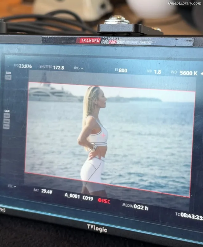 Candice Swanepoel photo 21 of 1944