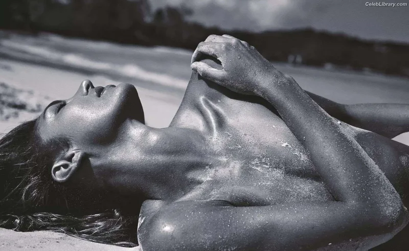 Candice Swanepoel photo 1 of 1944