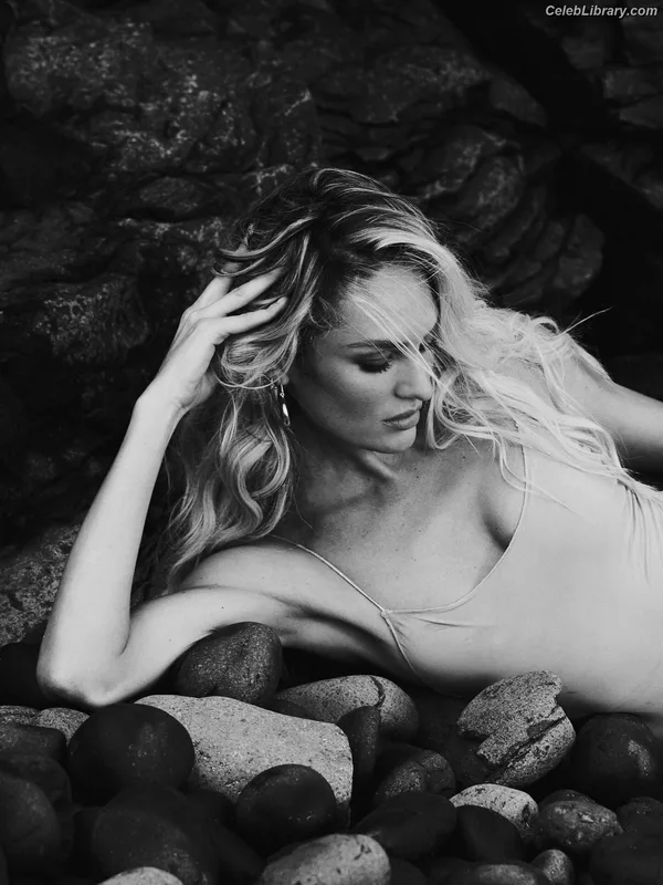 Candice Swanepoel photo 8 of 1944