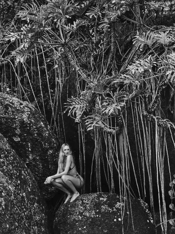 Candice Swanepoel photo 11 of 1944