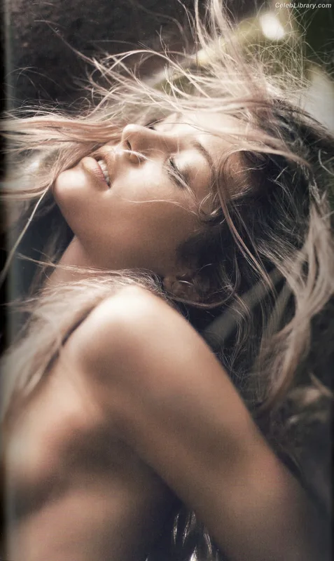 Candice Swanepoel photo 4 of 1944