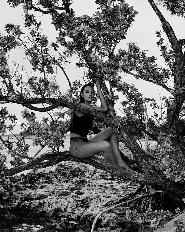 Candice Swanepoel photo 24 of 1944