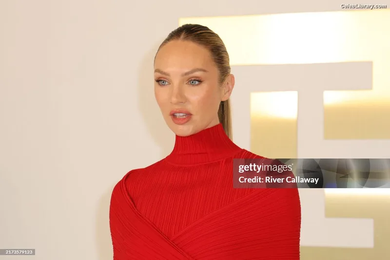 Candice Swanepoel photo 20 of 1944
