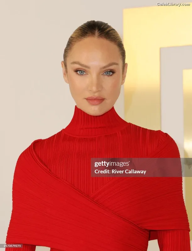 Candice Swanepoel photo 22 of 1944