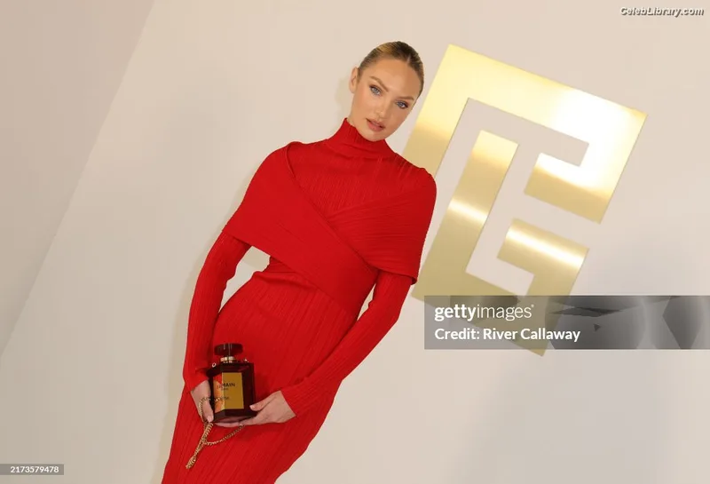 Candice Swanepoel photo 23 of 1944
