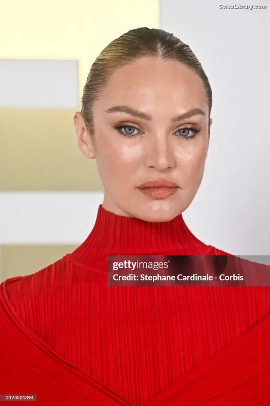 Candice Swanepoel photo 6 of 1944