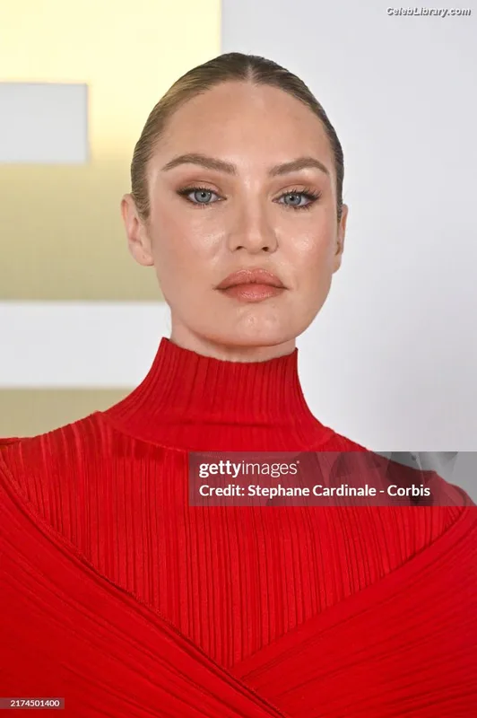 Candice Swanepoel photo 7 of 1944
