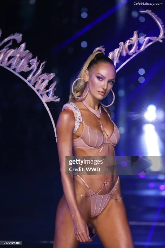 Candice Swanepoel photo 10 of 1944