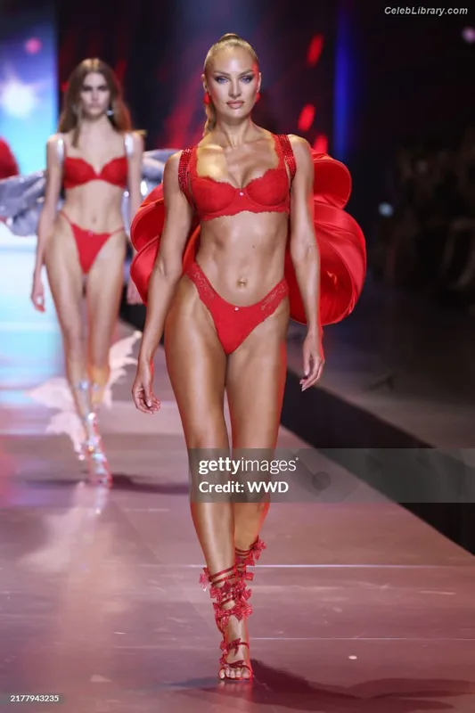Candice Swanepoel photo 11 of 1944