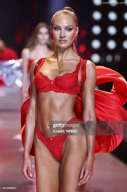 Candice Swanepoel photo 13 of 1944