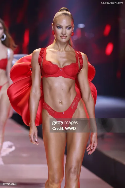 Candice Swanepoel photo 14 of 1944