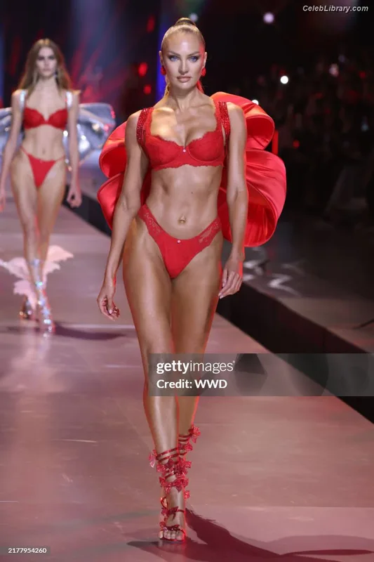 Candice Swanepoel photo 15 of 1944