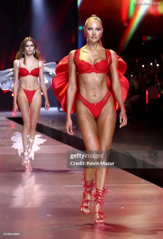 Candice Swanepoel photo 18 of 1944