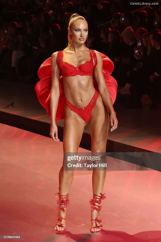 Candice Swanepoel photo 3 of 1944