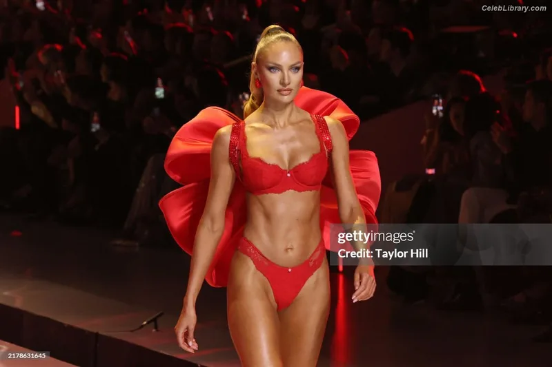 Candice Swanepoel photo 4 of 1944