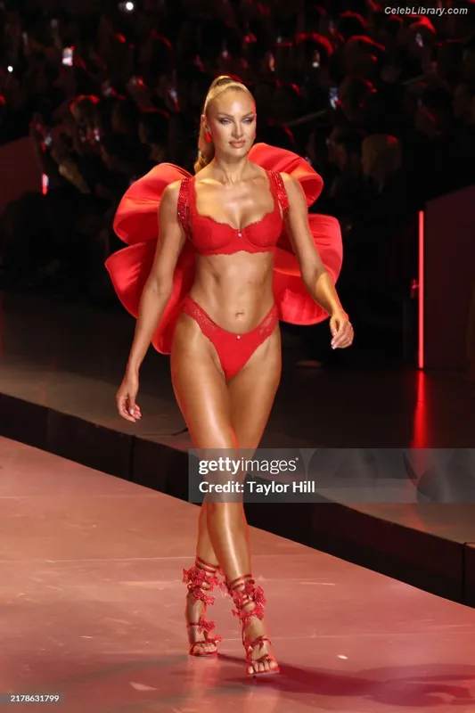 Candice Swanepoel photo 6 of 1944
