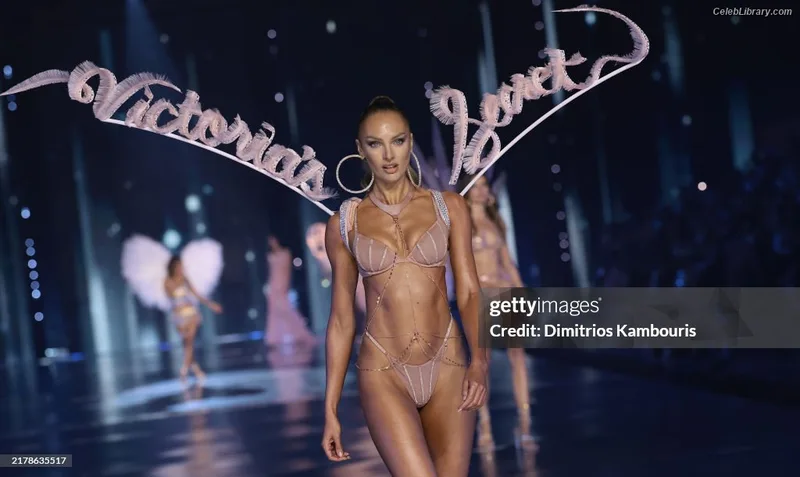 Candice Swanepoel photo 11 of 1944