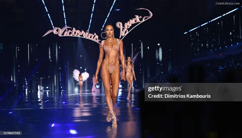 Candice Swanepoel photo 14 of 1944