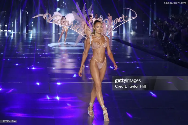 Candice Swanepoel photo 15 of 1944