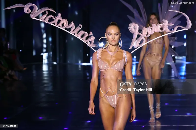 Candice Swanepoel photo 16 of 1944