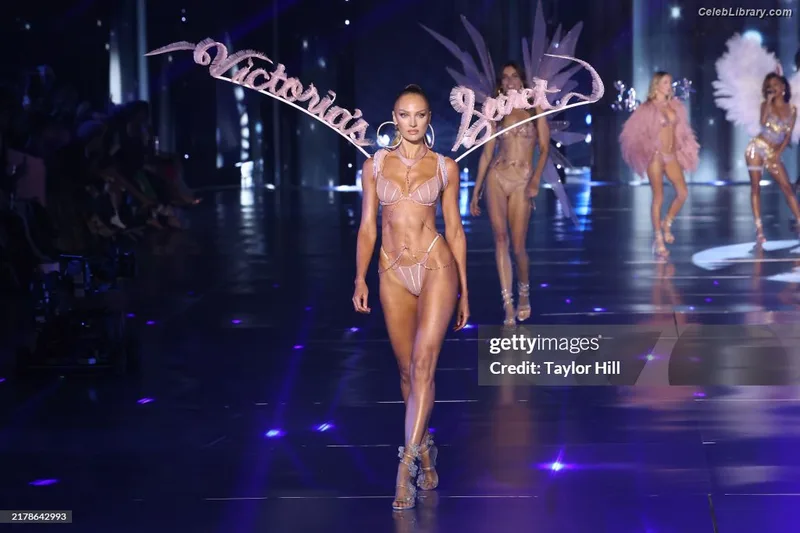 Candice Swanepoel photo 17 of 1944