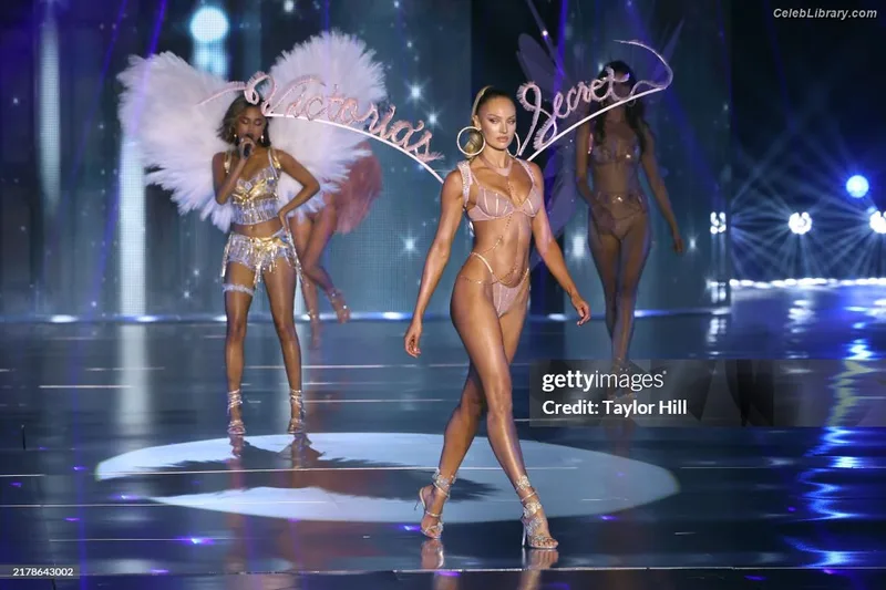Candice Swanepoel photo 18 of 1944
