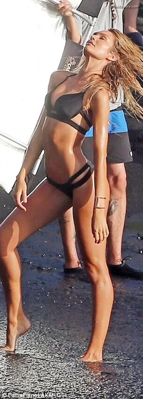 Candice Swanepoel photo 16 of 1944