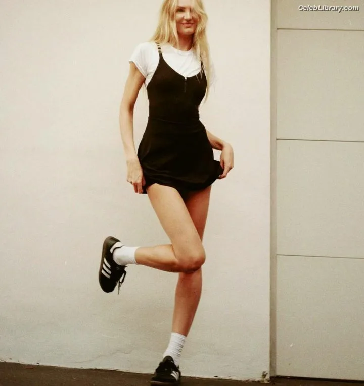 Candice Swanepoel photo 10 of 1944