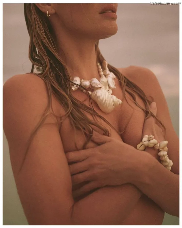 Candice Swanepoel photo 21 of 1944