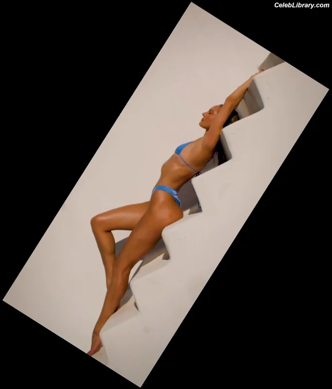 Candice Swanepoel photo 13 of 1944