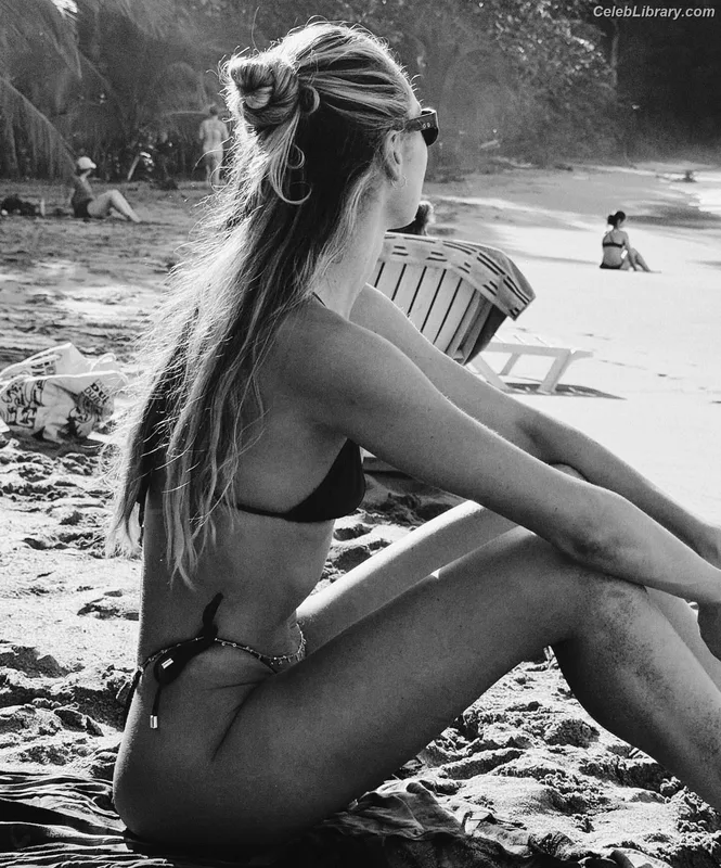 Candice Swanepoel photo 22 of 1944