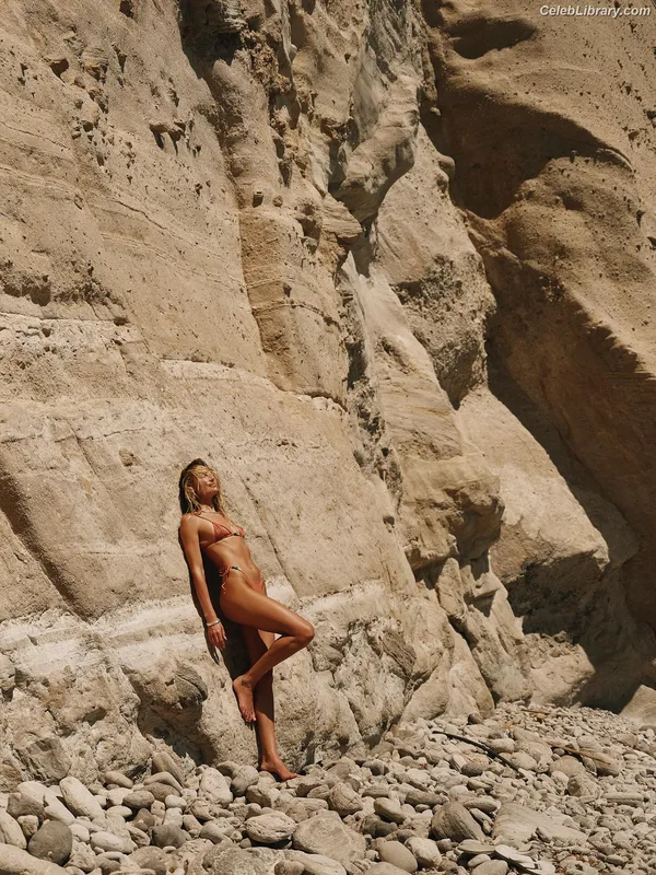 Candice Swanepoel photo 15 of 1944