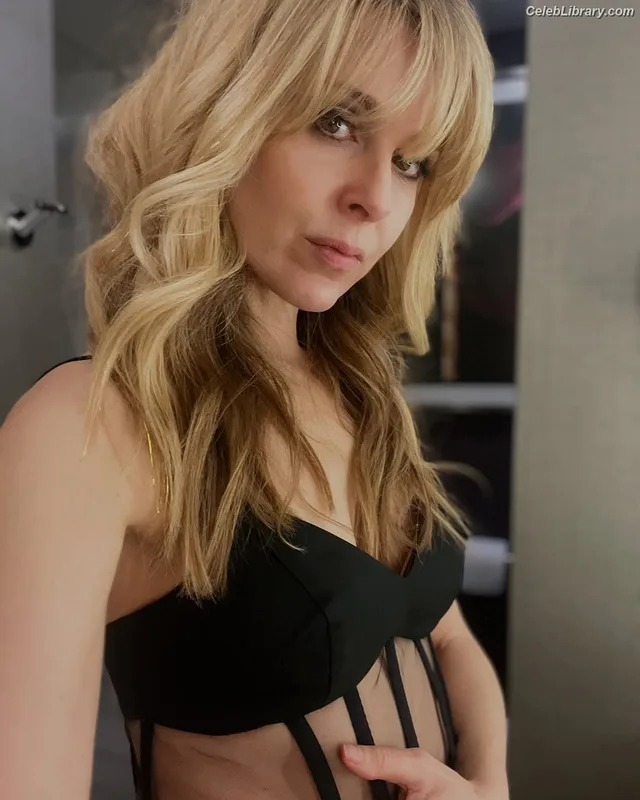 Cara Buono photo 7 of 36