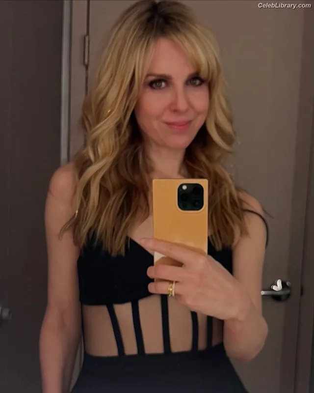 Cara Buono photo 9 of 36