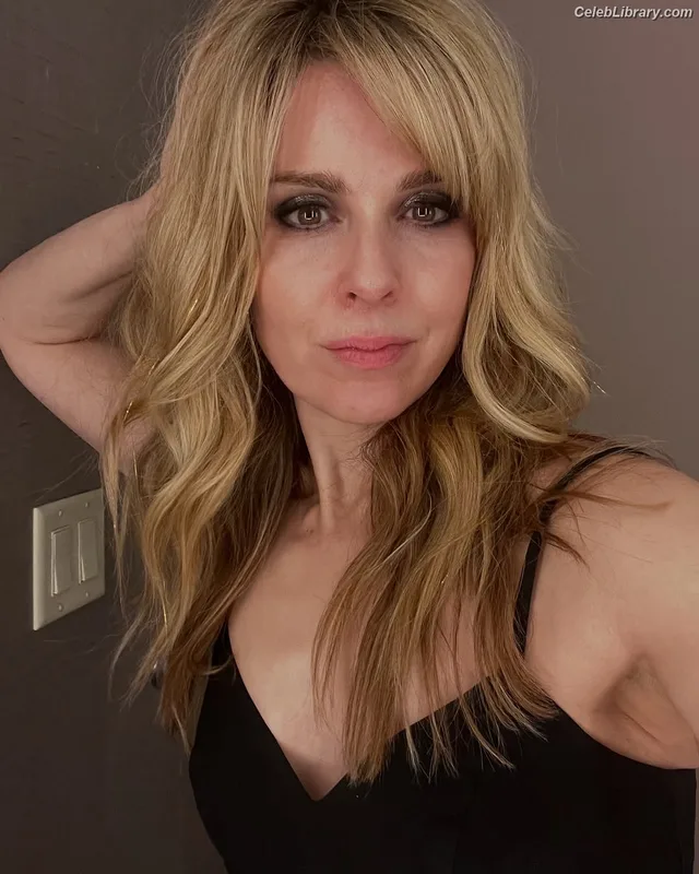 Cara Buono photo 10 of 36