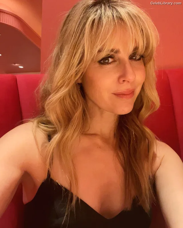Cara Buono photo 11 of 36