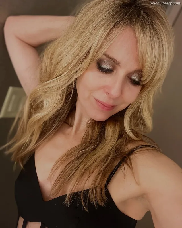 Cara Buono photo 12 of 36