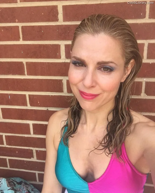 Cara Buono photo 14 of 36