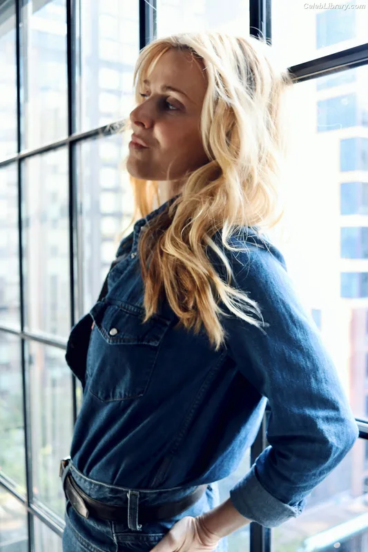 Cara Buono photo 19 of 36