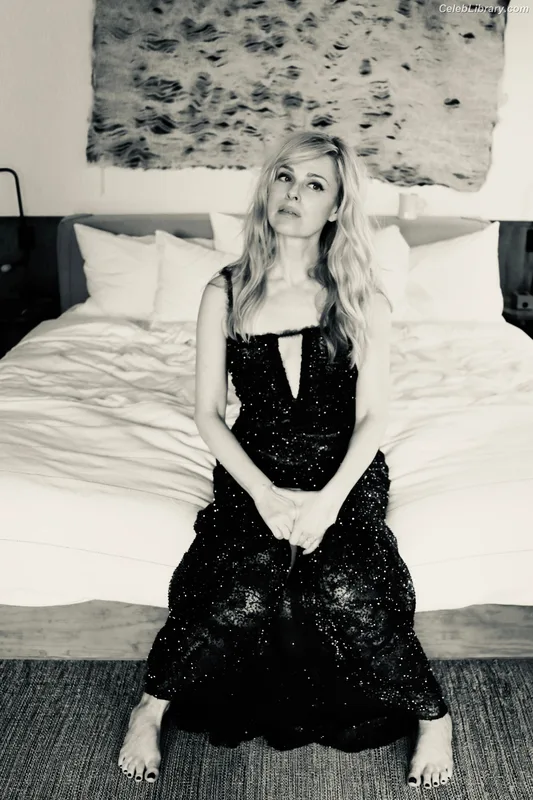 Cara Buono photo 20 of 36