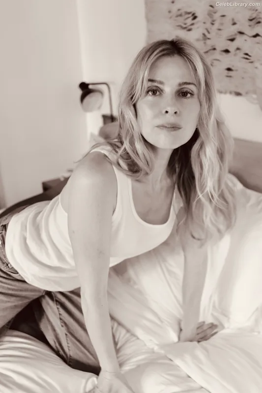 Cara Buono photo 6 of 36
