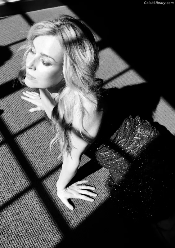 Cara Buono photo 8 of 36